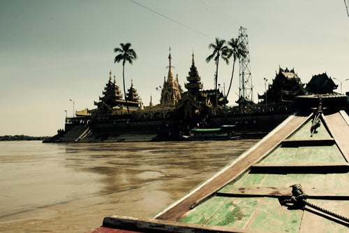 Ye Le Pagoda - Pagoda in the middle of water